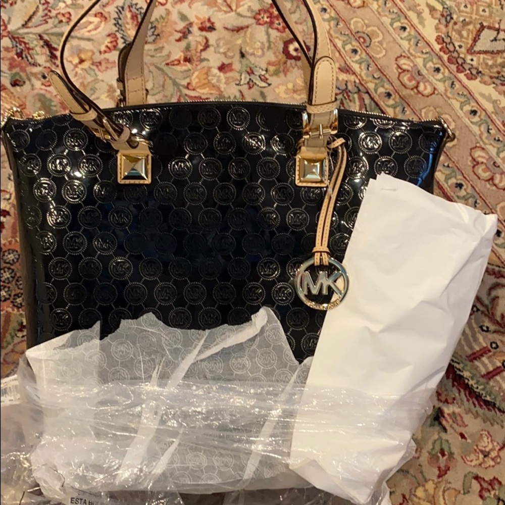 MIchael Kora multifunction bag